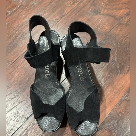 Pedro García Platform Heels - Picture 2 of 6